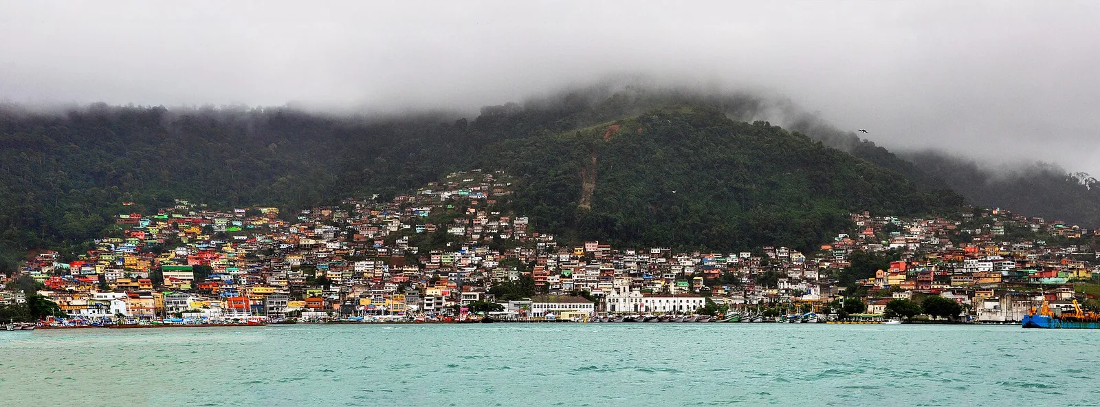 The bay at Angra dos Reis opens up beside the road at the midpoint of the drive.